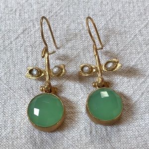 Goldtone earrings with faux pearl and faceted green stone